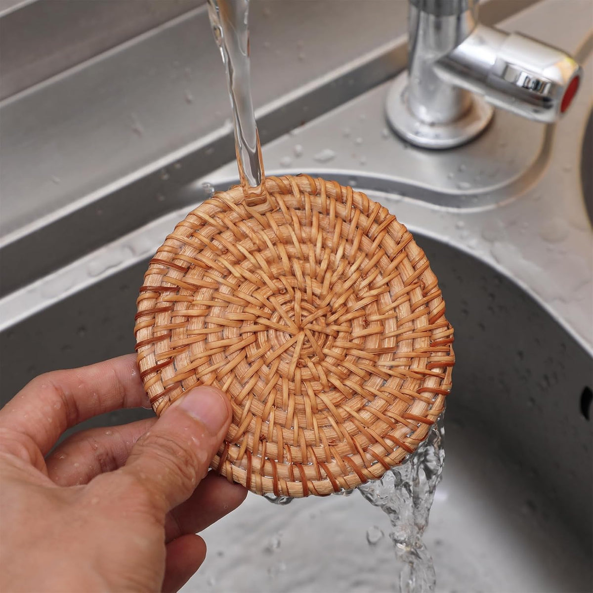 Oruola 2pcs Natural Woven Coasters,Rattan Coasters,3.93In Round Wicker Coasters,Boho Coasters Heat-resistant Drink Coasters for Coffee Table Housewarming Gifts Hot Drinking Home Decor Protecting Table